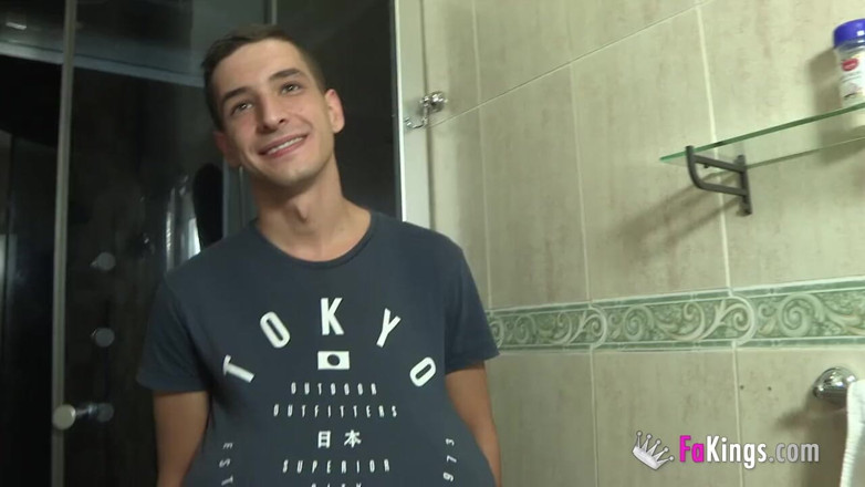 FAKings: Žertování nováčkovské holky: Přitvrdla by, ošukal by nechutný staříka!