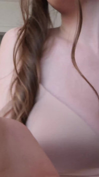 Anime dívka s copánky dává kouření a rimming