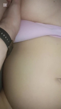 Manžel nahrává svou manželku při divokém sexu! Ty přírodní prsa jsou dech beroucí! [full HD]
