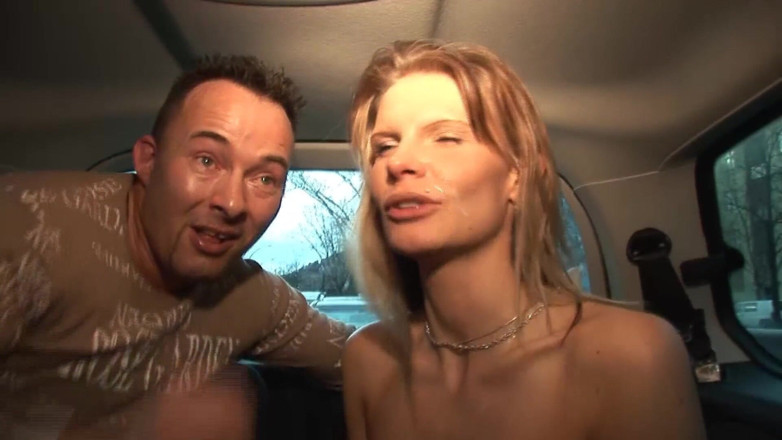 Busty German Sluts: 차에서 따먹히는 독일의 금발 밀프