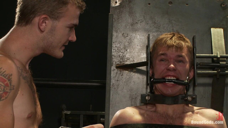 Bound gods: Свидание в бондаже в баре 2