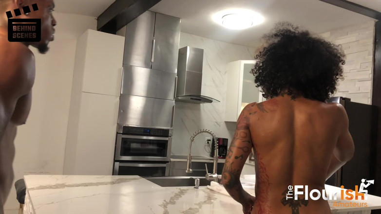 The Flourish XXX: Leah Michelle в тройничке с большим черным членом за кулисами на любительском видео