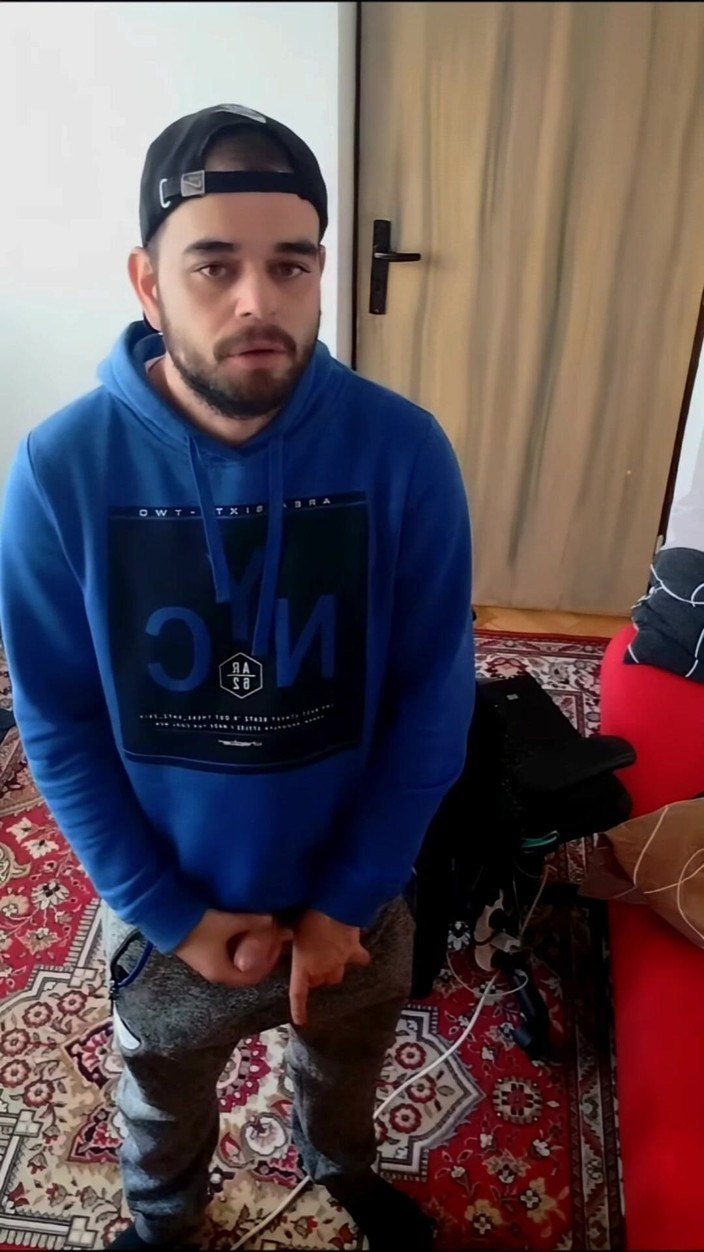 jerkofflover: Tabletle Odamda Boşaldım.