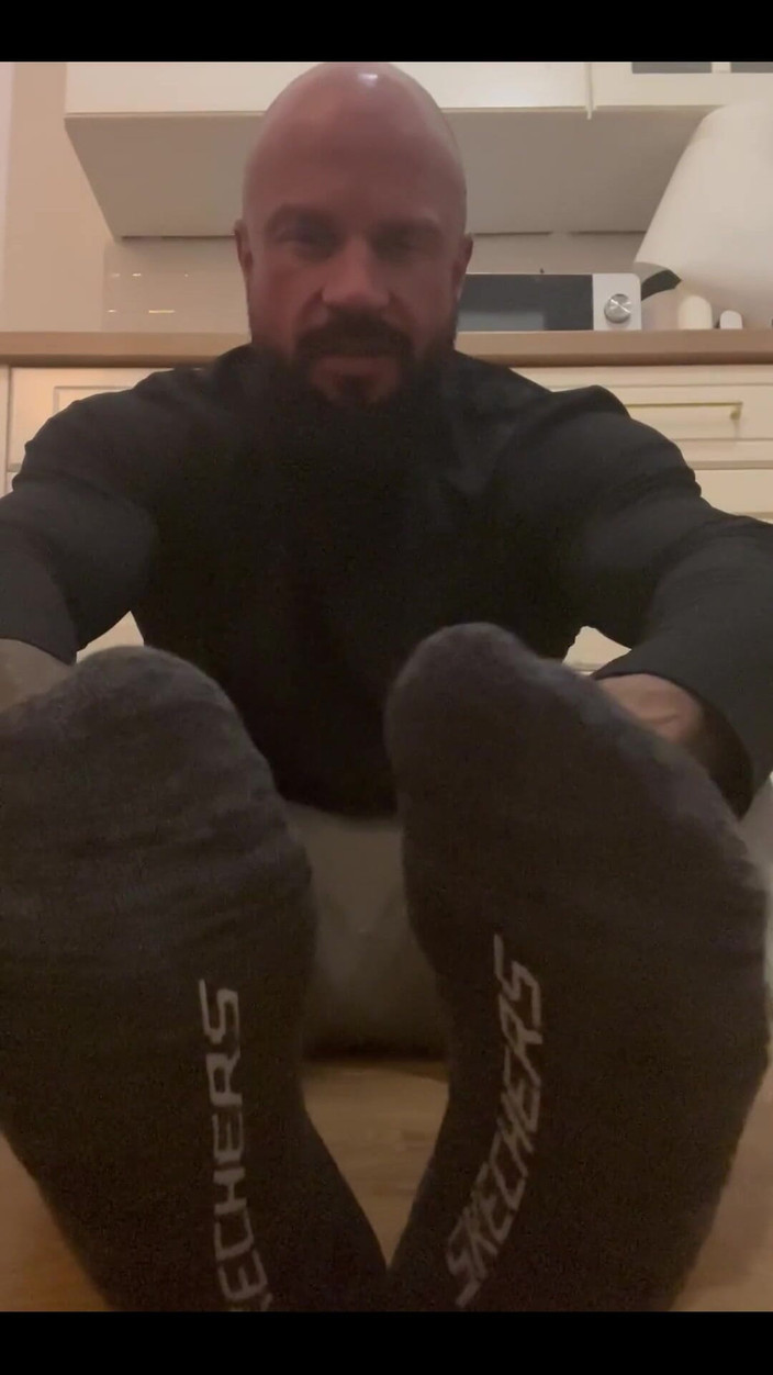 Jasons feet: Přinutím tě cítit moje páchnoucí žabky