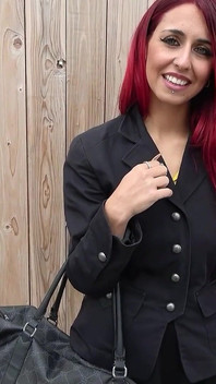 ドイツのスカウト - 大きな垂れ下がったおっぱい赤毛ティーンダニルーブピックアップとキャスティングファック