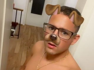 Twinkboy82: Schnelles wichsen vor dem duschen