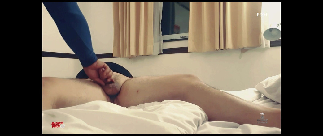 pinoy malibog: Estávamos apenas conversando - agora eu estou fodendo ele por trás