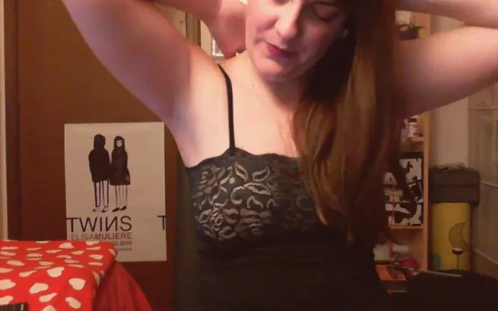 Nicoletta Embassi: Video in Italian! I Teach a Slave of Mine to...