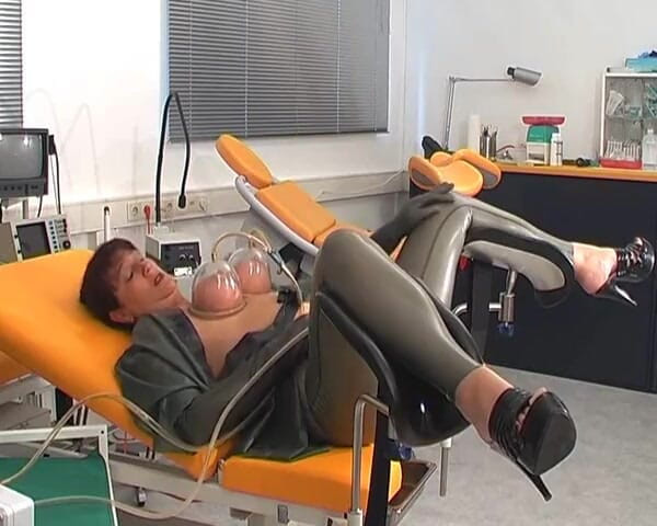 Rubber & Clinic Studio - 1ATOYS: Xtreme vakum amcık pompalama