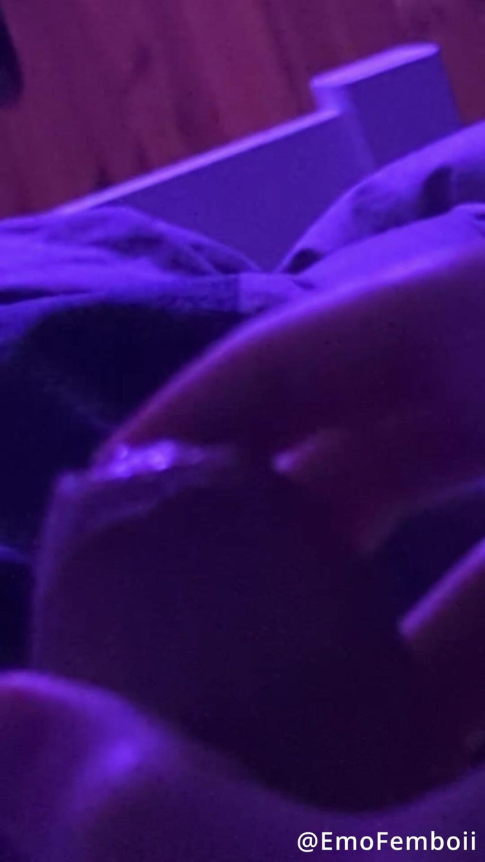 EmoFemboii: Cum Fountain k Edging