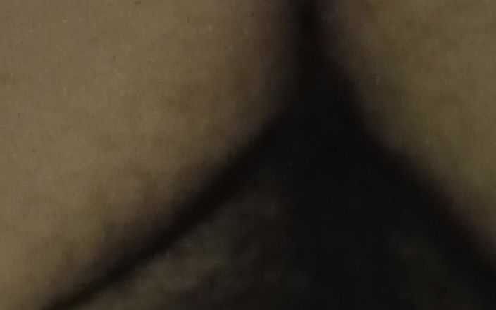 BW_Dolphin: 털이 무성한 보지와 배꼽