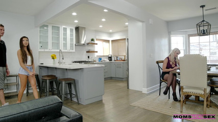 Moms teach sex: Ibu tiri cemburu - s14:e10