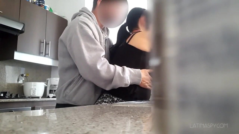 Latinaspy: Ep-11 servicios de limpieza con enormes melones parte 2