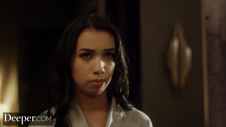 Deeper: Profond. Jackie innocente fera tout pour impressionner Eliza