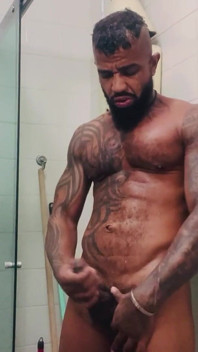 Felipe Nuru - Eiaculare in Bagno
