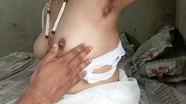 Vamika: Südindisches bhabhi hat große milchige möpse