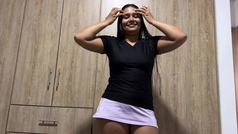 EMY_AND_JONH: Üvey Kız Kardeş, Tiktok İçin Egzersizlerini Kaydetmesi İçin İyilik İstiyor Ve Sonunda Başka Bir Şeye...