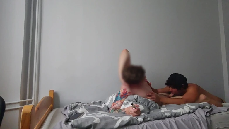 LeoTeenLatinos: Çek twink sevgili erkek arkadaşını latin bir kadın ile aldatıyor