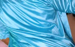 Tôi trở nên hứng tình trong khi tôi đang ở trên giường và tôi thủ dâm một cách ngon lành