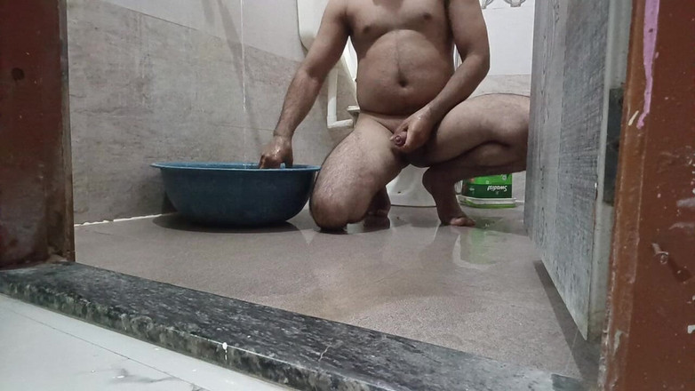 LovedSunsine1990: Siempre voy desnuda en el baño.