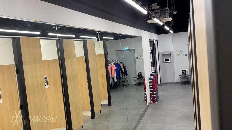 Extremalchiki: Рискованный и внезапный трах толстушки в торговом центре