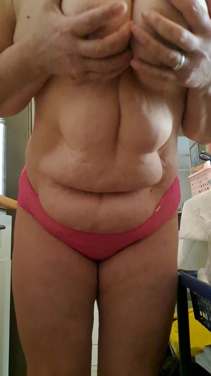 Mommy big hairy pussy: Quelque chose de tout et en transparence