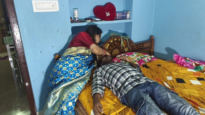 Sona bhabhi: 그녀의 Devar와 섹스하는 아름다운 인도 벵골 바비! 최고의 인도 섹스 비디오