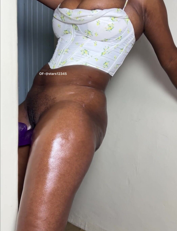 Its Nyota: Najbardziej orgazmiczne stojące solo szybki numerek.