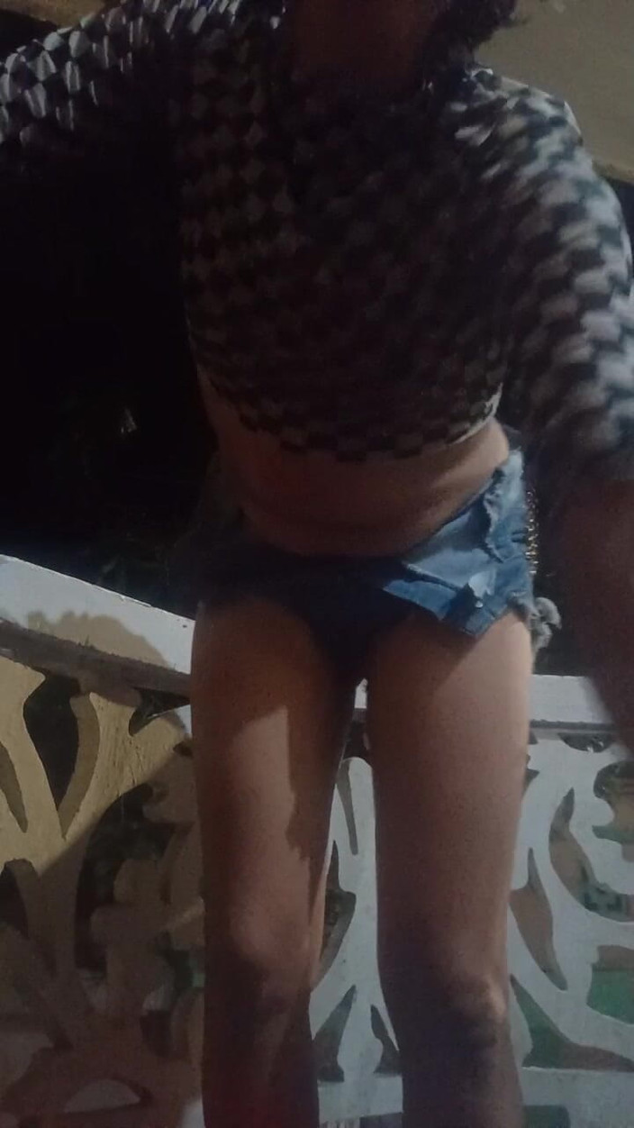 Femboy from Colombia: 私たちは一緒にいるために旋回しています