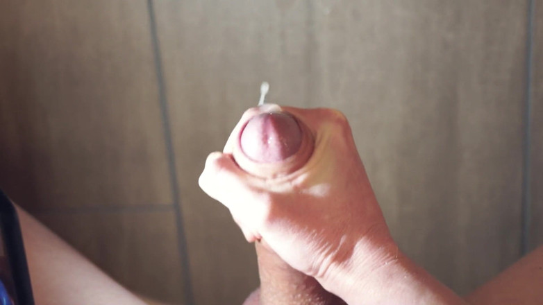 Slick dick: Multicamera masturbation + abspritzen