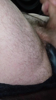 自分の尻を弄って、気分転換してる。