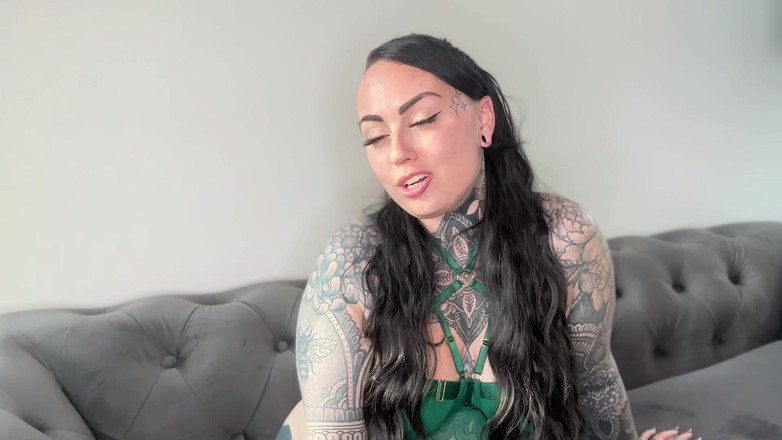 Miss Valentina: Kadın kılıklı kadın kılıklı erkek arkadaş