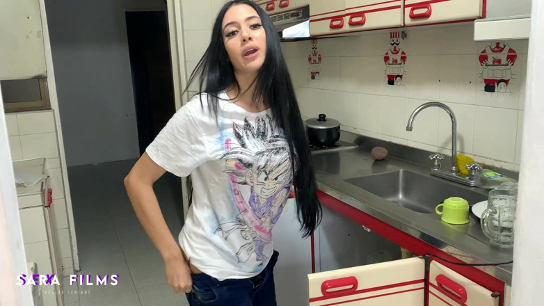 Sara films: Збуджений сантехнік показує свою величезну дупу