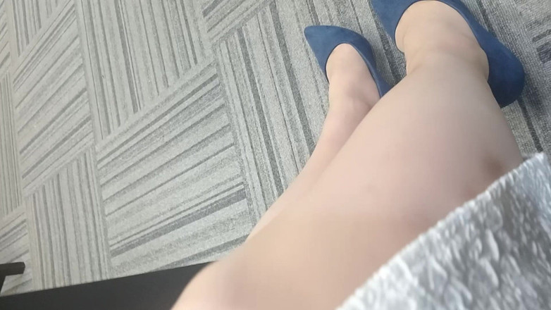 Mayumi Kanzaki: Look at My Legs and Feet