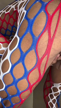 Ladyboy Nancy Supercock medida