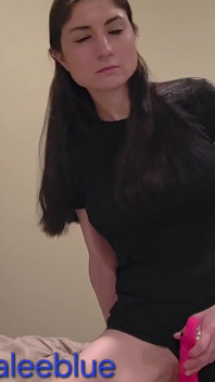 MAMĂ SEXY SE MASTURBEAZĂ