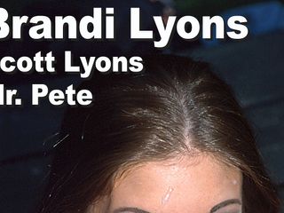 Edge Interactive Publishing: Brandi Lyons y Mr. Pete y Scott Lyons chupan facial...