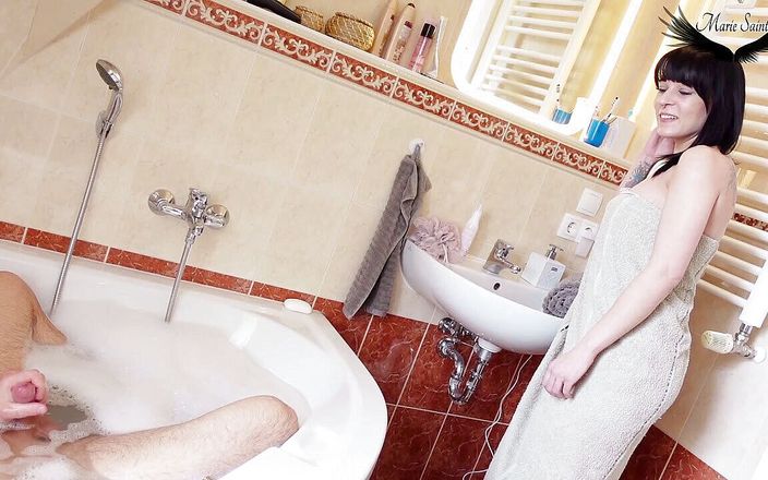 Marie Saint: 浴槽で私の親友のボーイフレンドを犯した!