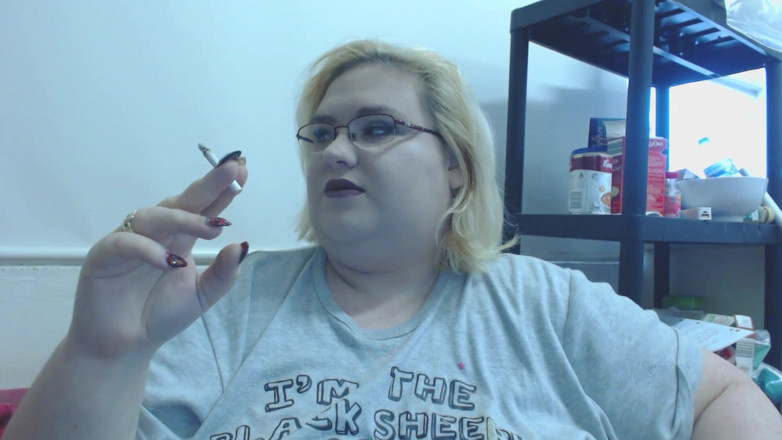 LaLaDelilah: Compilation di donnona che fuma