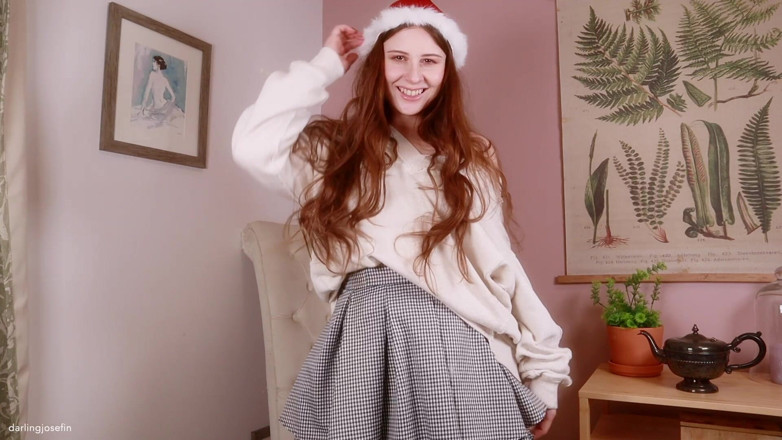 Darling Josefin: Santa Hat mujhe dabboo veshya banaati hai: mantramugdh aatm-apmaanajanak randi