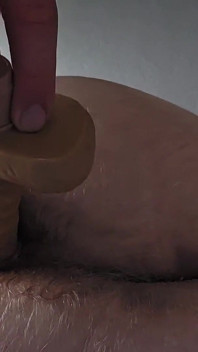 Tombul beyaz üvey baba titreşimli dildo deniyor