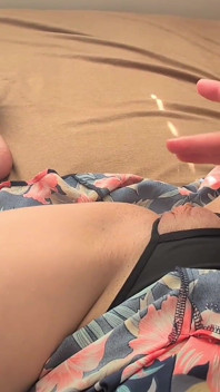 Istri sange lagi asik masturbasi pakai gaun sampai becek - pov