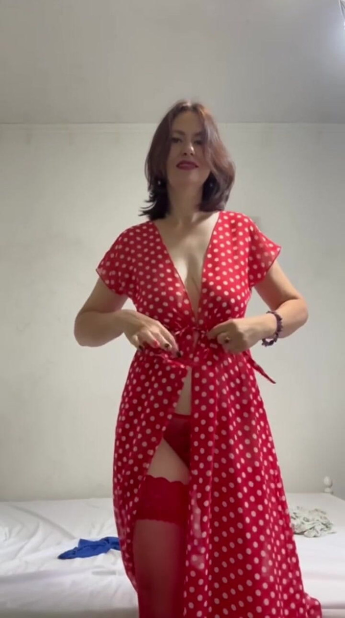 ANGELA_LADY: MILF พยายามยัดดิลโด้แห้งๆ