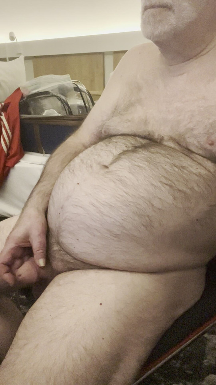 Coach Karl dude lodge: Den po Silvestru Stroking a chatování Pt a