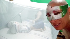 Komşu kadınımın bir özlemi var, çözmek istediği arzu, beni odasına davet ediyor ve gerçek ev yapımı porno yapıyoruz
