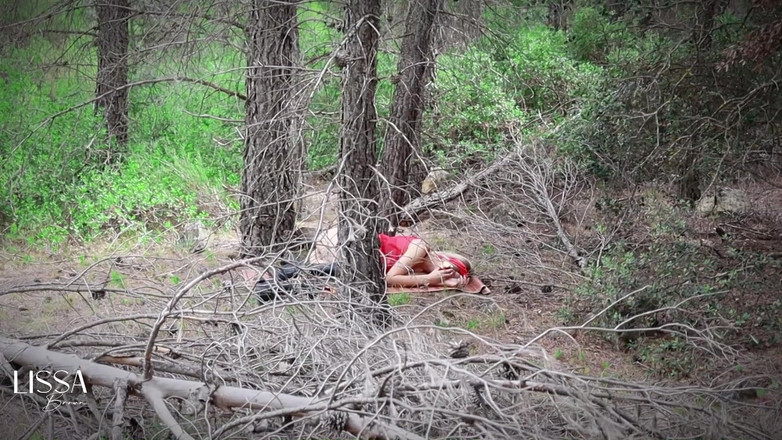 Lissa Brown: Chłopak pieprzy mnie w lesie - mały czerwony kapturek