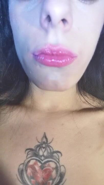 Beth Kinky: Hãy đến và đụ cổ họng của tôi pls