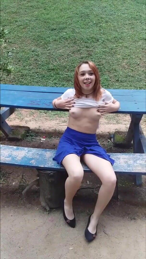 Cherry Adams: ฉันโชว์นมและหีใน******