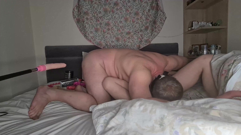 Anal Fetish Couple: hot chodne laayak mammi ke saath khelna aur uske kaamuk...