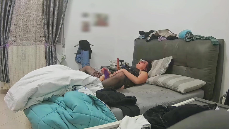 Chupita84: 아내가 혼자 자위하는 모습을 몰래 엿봤다